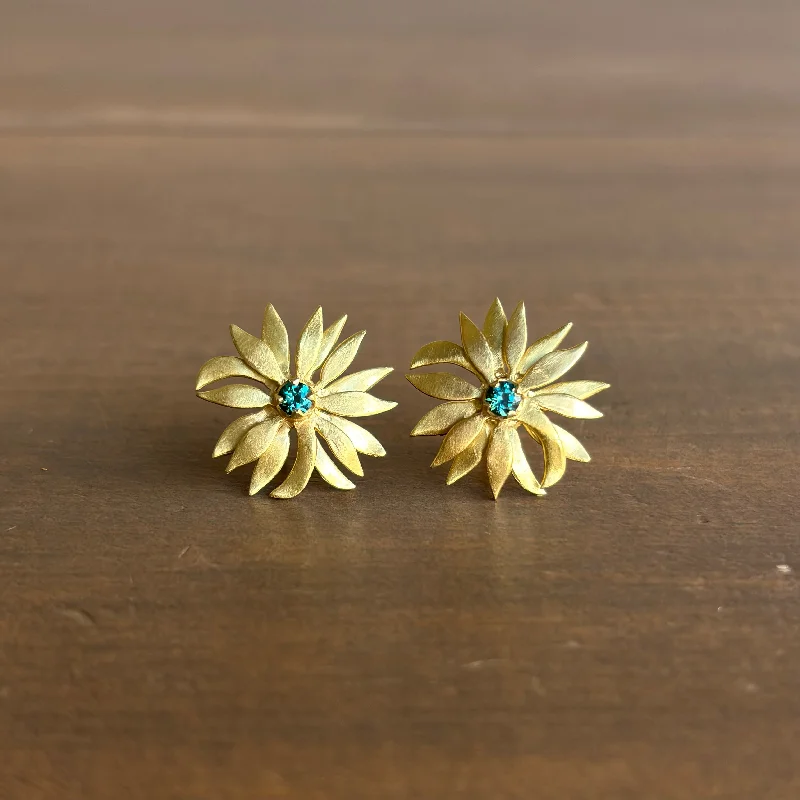 Women's waterproof earrings-Green Tourmaline Chrysanthemum Post Earrings