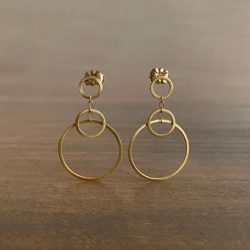 Modern women's earrings-Delicate Small Gold Circle Bunch Post Earrings