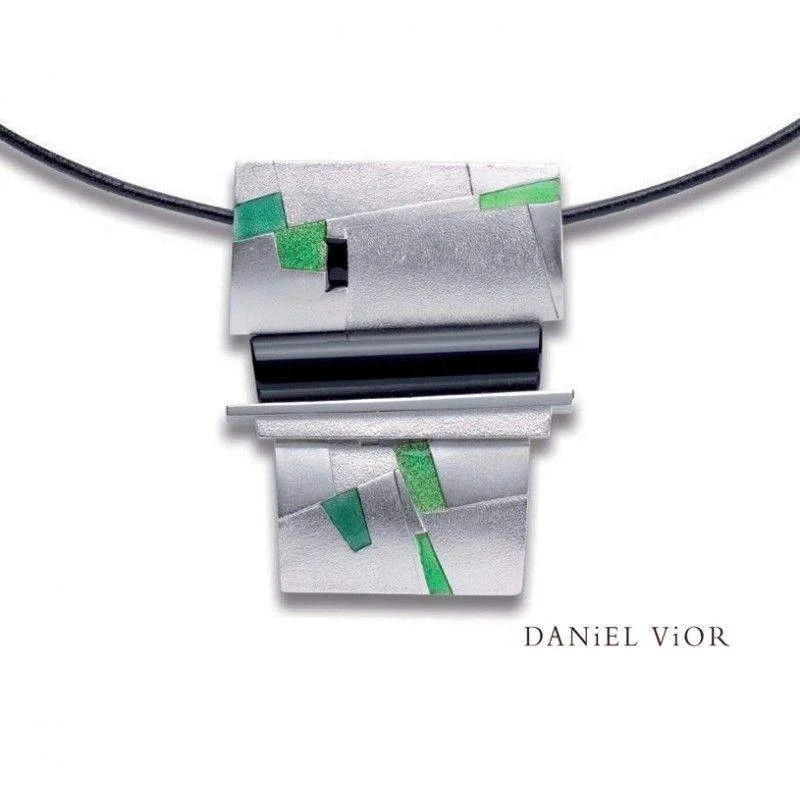 Women's Mother's Day necklaces-Clasto Onyx Green Enamel Necklace - 765740