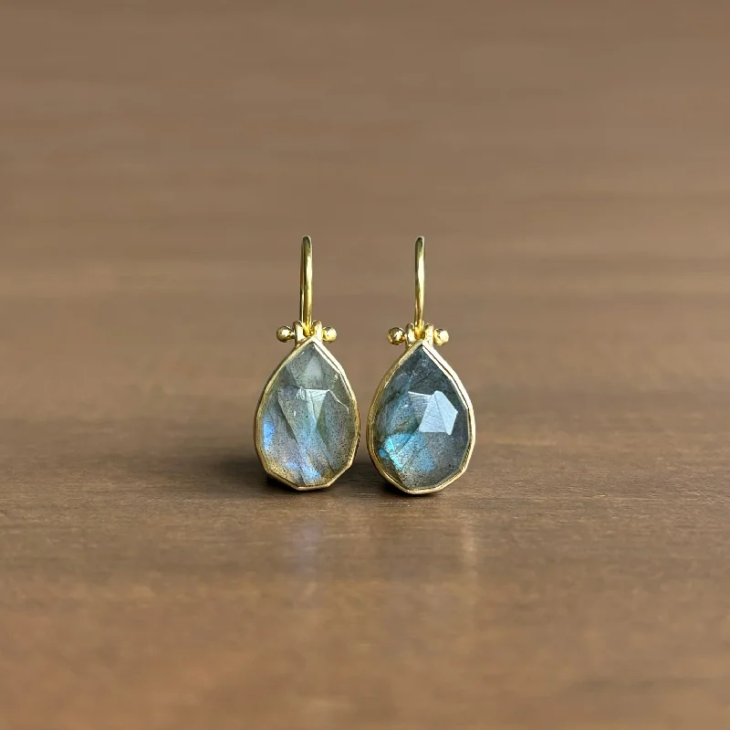 Women's pearl earrings-Rose Cut Labradorite Drop Earrings