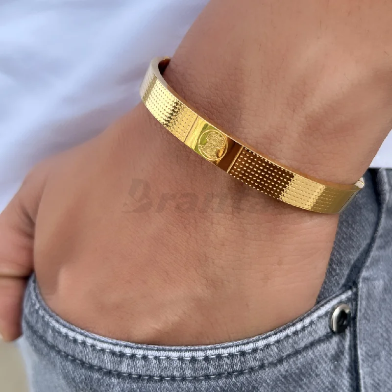 Women's spiritual bangles-Gold Hanuman Men's Cuff Bracelet With Dotted Pattern