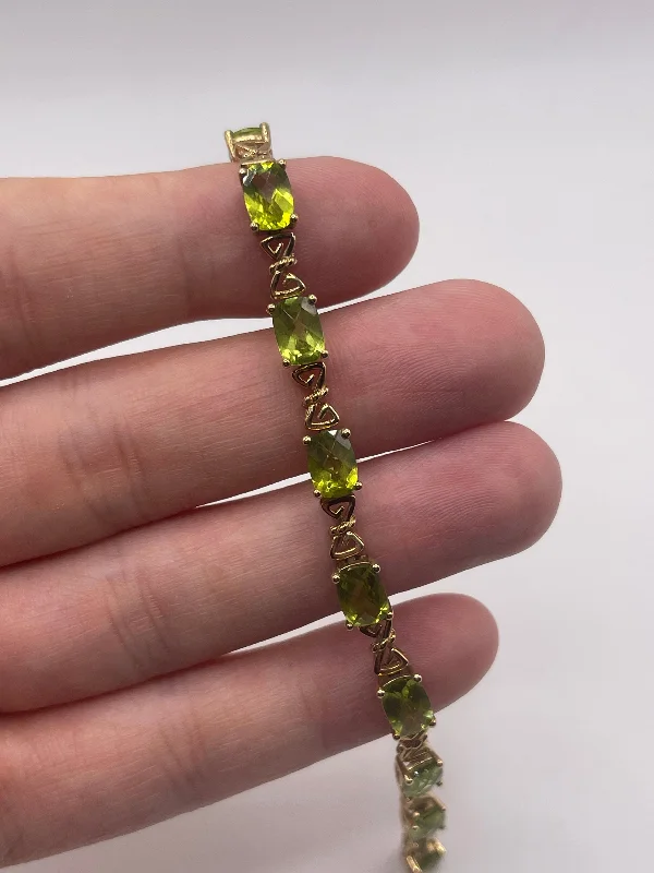 Women's vintage-inspired bangles-9ct gold peridot bracelet