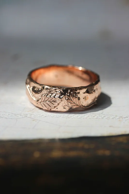 Women's gift rings-Textured ring with two leaves, man's wedding band