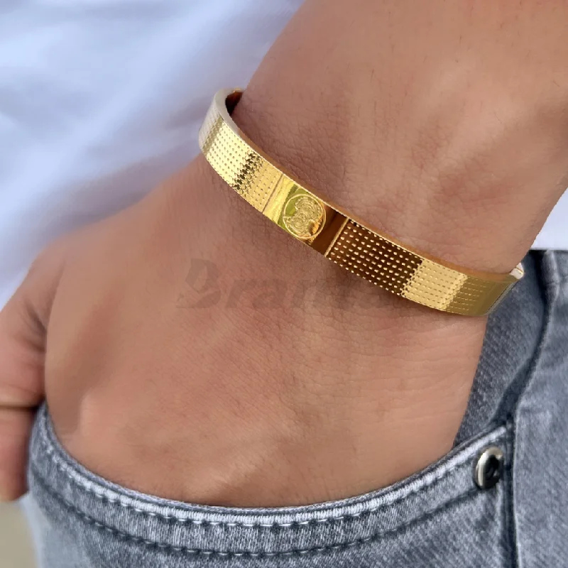 Women's adjustable bangles-Hanuman Men's Gold Bracelet With Dotted Pattern